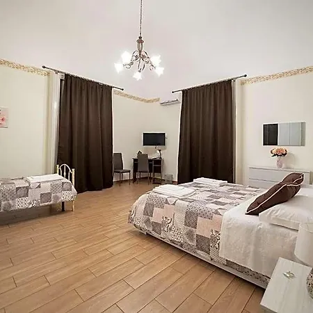 Le Vie Del Centro לינה וארוחת בוקר 4*